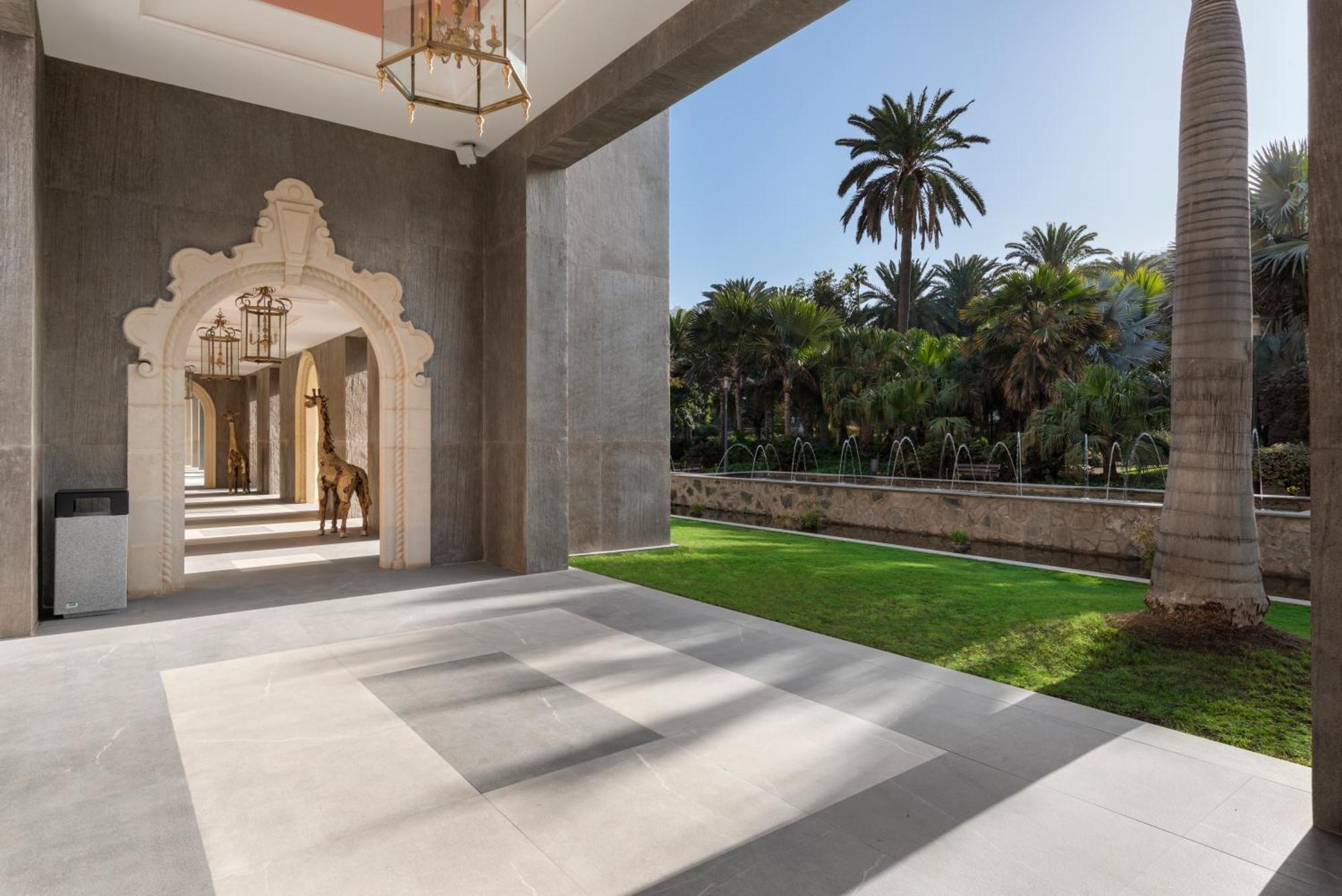 Santa Catalina, A Royal Hideaway Hotel Las Palmas de Gran Canaria Esterno foto The entrance of the museum
